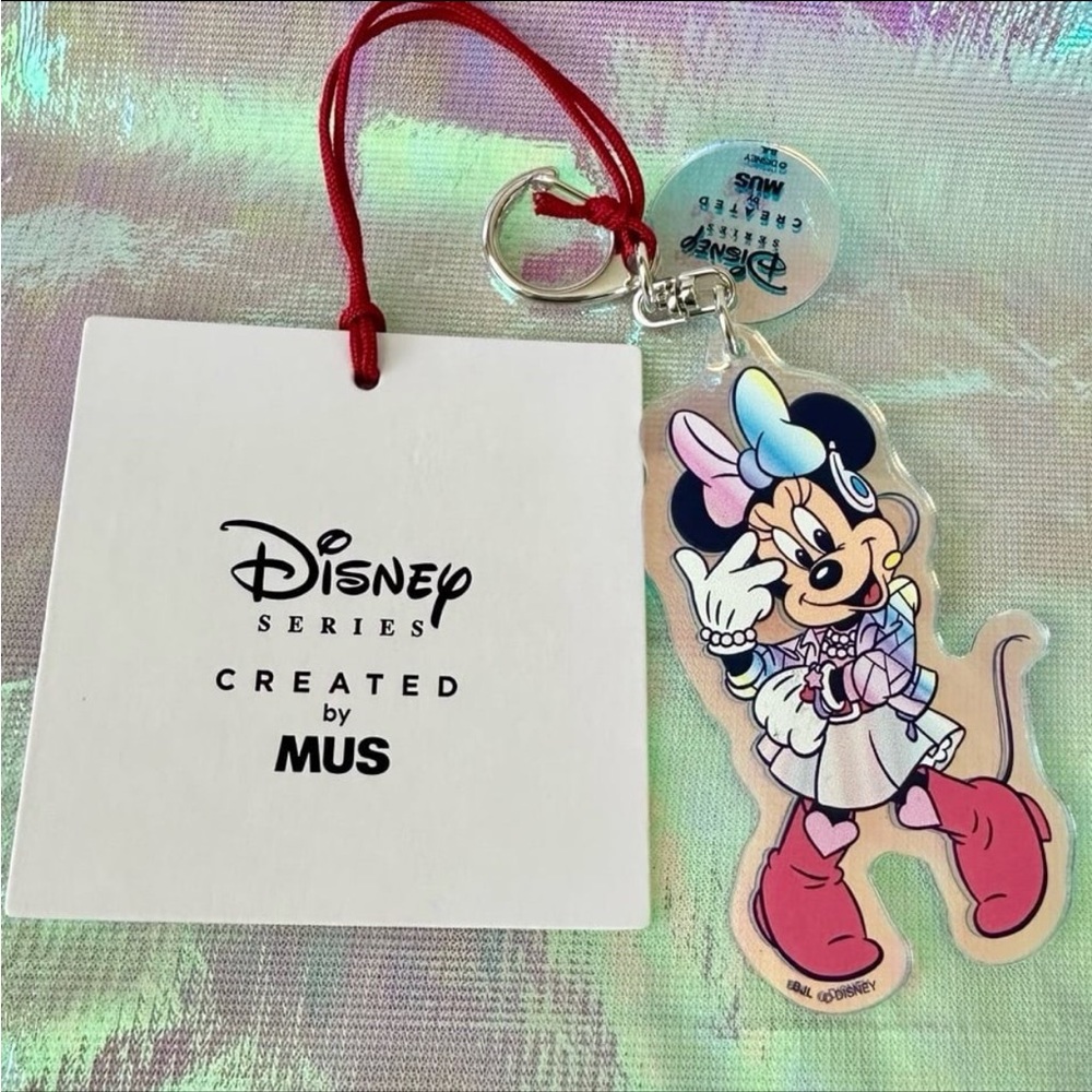 NEW Moussy x Disney Iridescent Minnie Mouse Keychain
